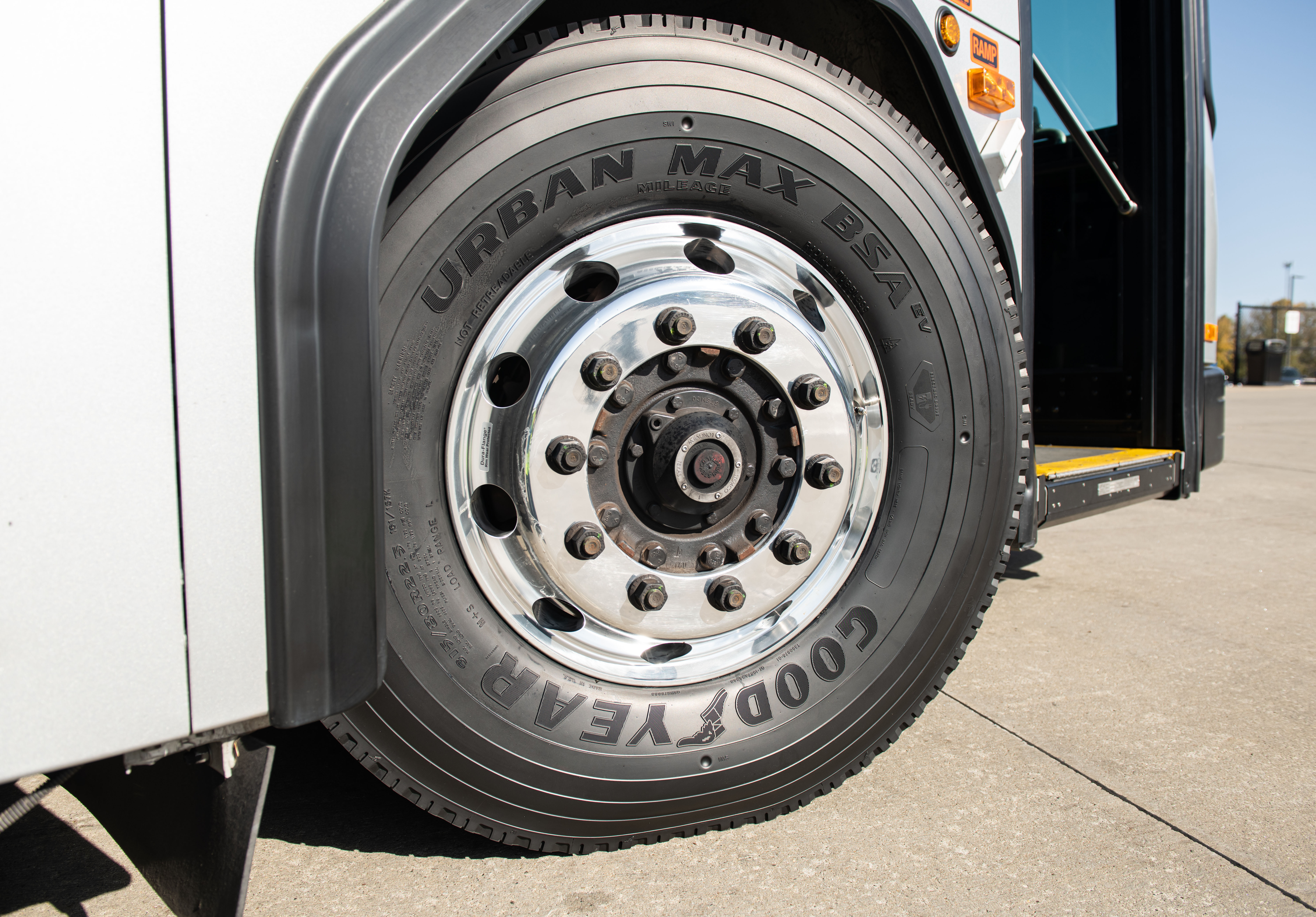 Урбан шина. Подошвенная резина Goodyear. Tire position on Trailer.